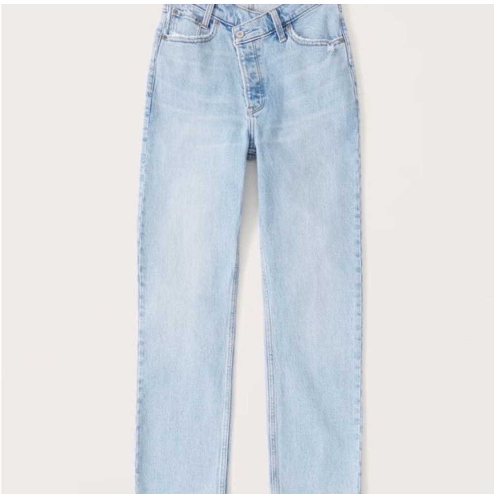 Abercrombie Curve Love High Rise 90s Relaxed Jean. Size 26 Waist. Capsule item.